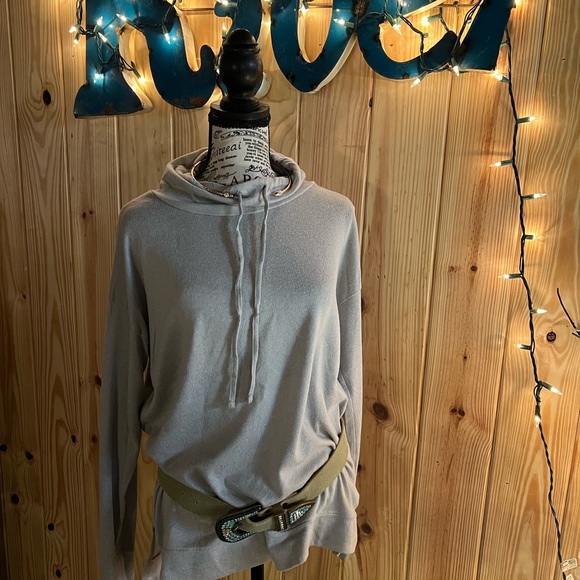 HUE Tops - 🩶🌸Gray Pullover With Cowl Neck🌸🩶